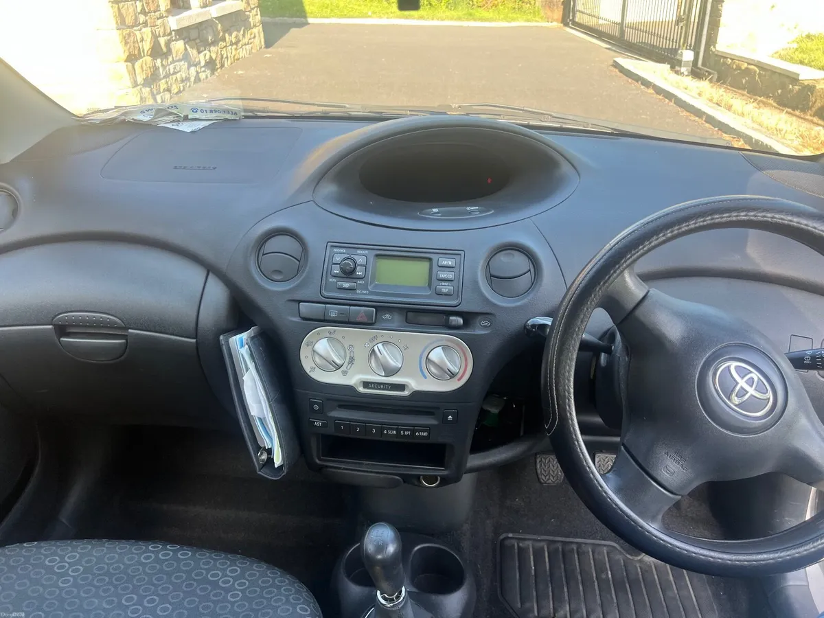 Toyota Yaris 2003 - Image 4