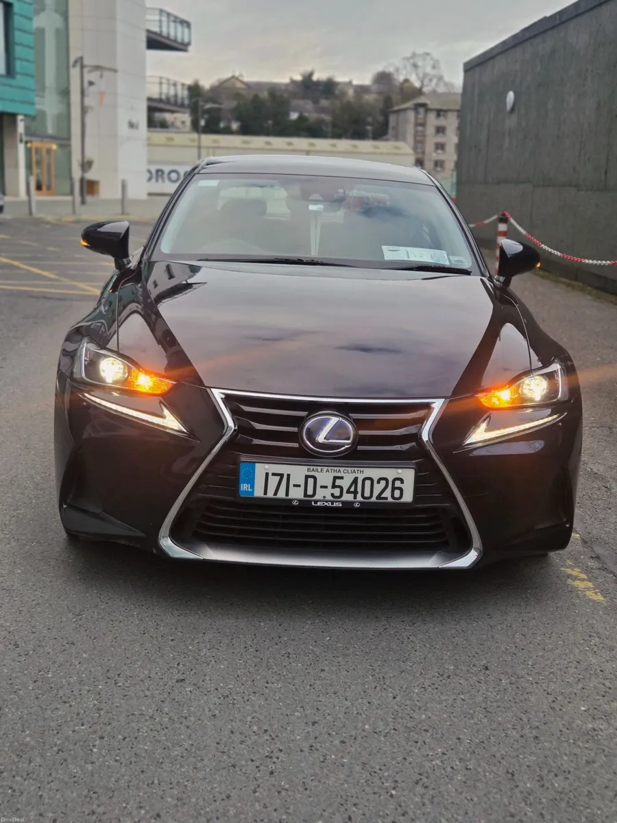 Lexus IS 2017 - Image 1