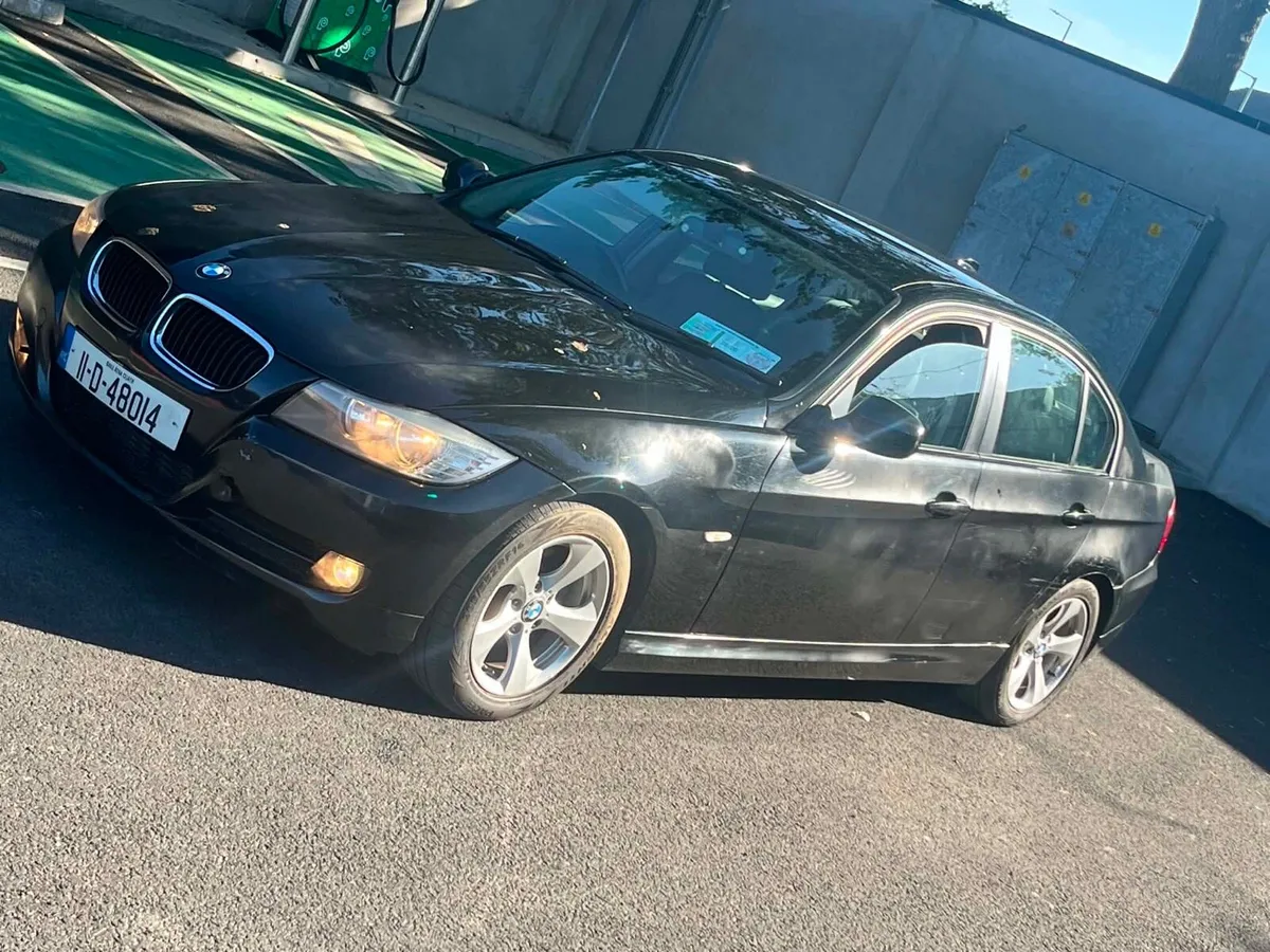 BMW 320D 2011 - Image 2