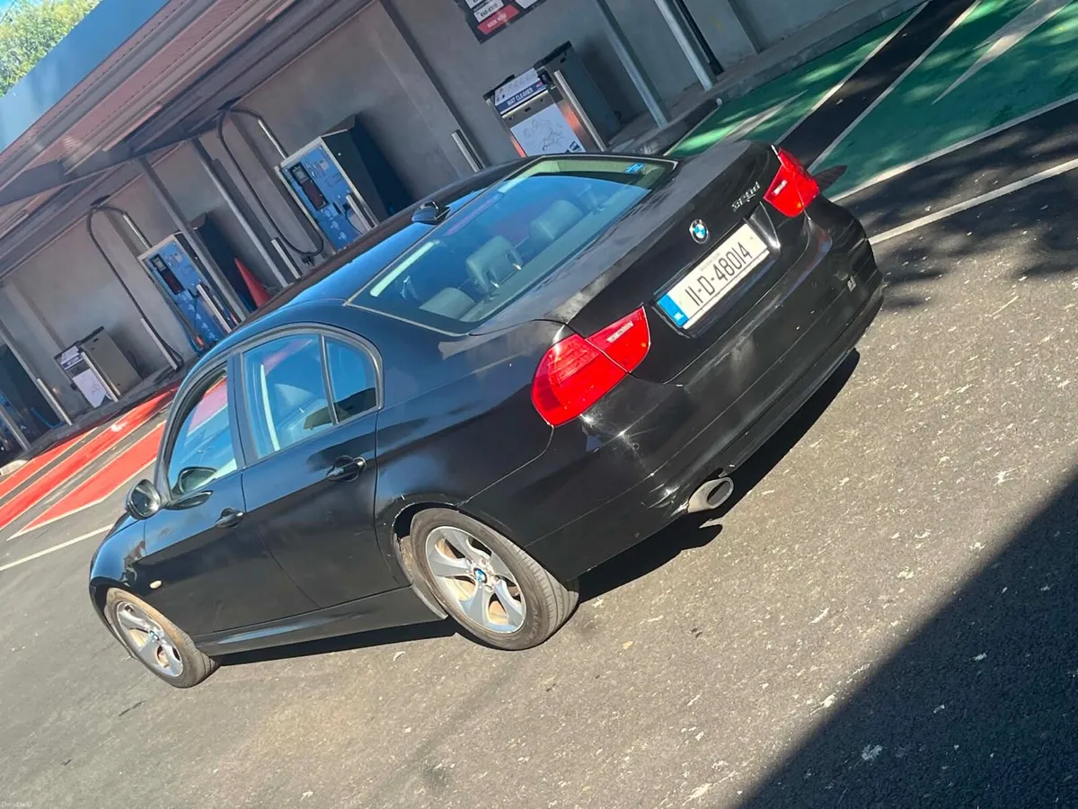BMW 320D 2011 - Image 4