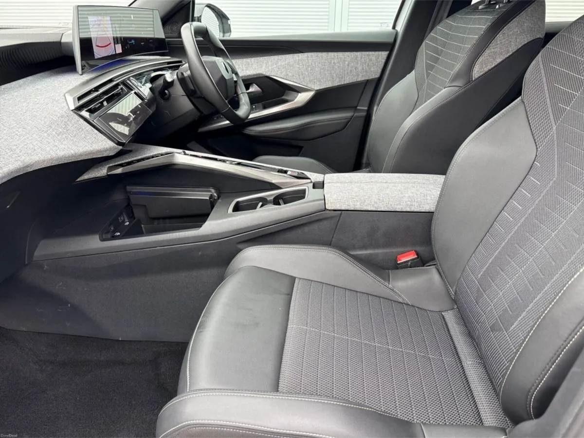 Peugeot 3008 (251) Allure EV  210 Electric 73kWh A - Image 4