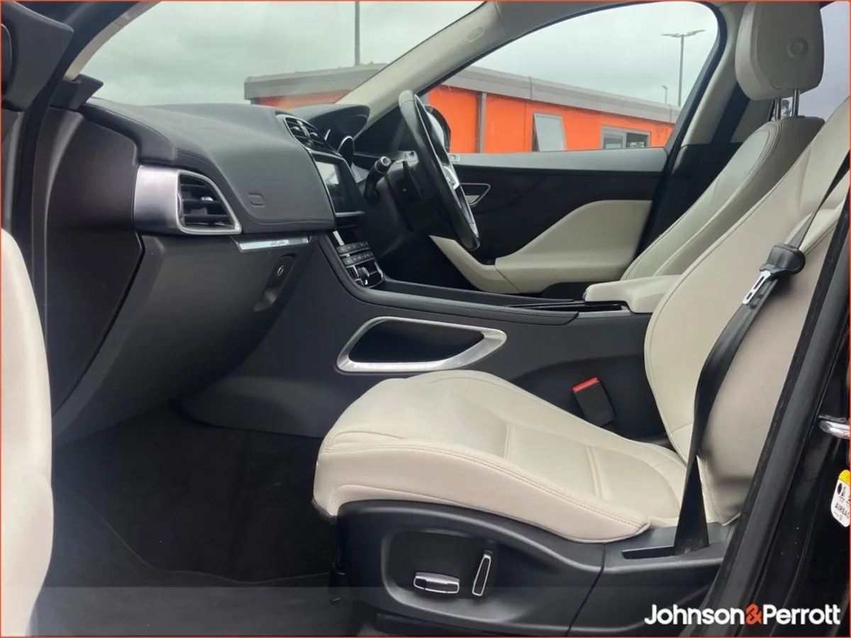 Jaguar F-Pace AWD 2.0 D 180PS Prestige Auto - Image 4