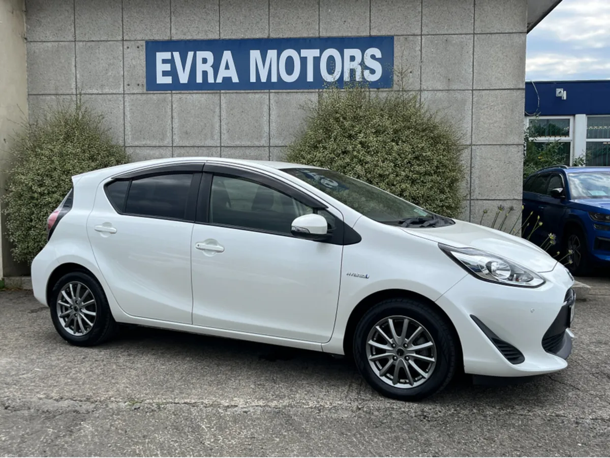 Toyota Aqua AUTOMATIC HYBRID 1.5 PETROL //REVERSE - Image 3