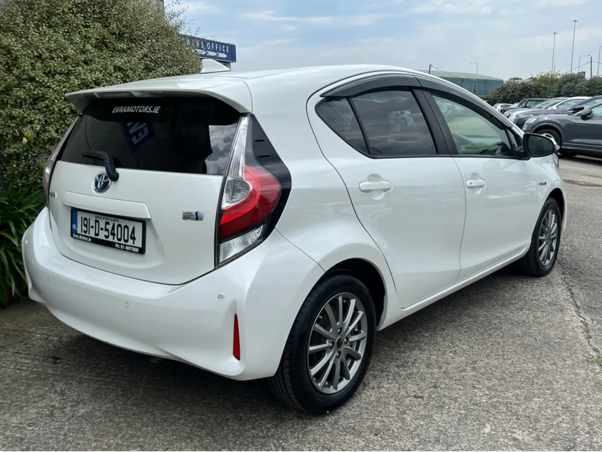 Toyota Aqua AUTOMATIC HYBRID 1.5 PETROL //REVERSE - Image 4