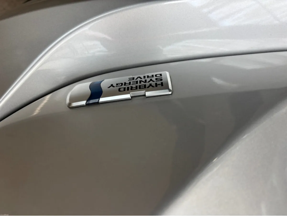 Toyota Camry Self charging Hybrid only 88000 kms - Image 3