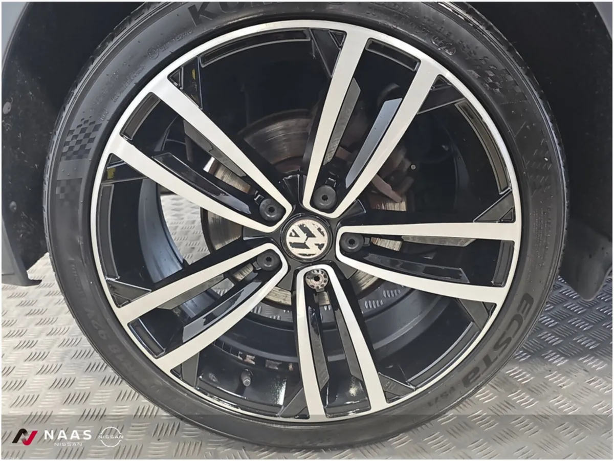 Volkswagen Golf LIFE 1.0 TSI MHEV 110HP 5 5DR AU - Image 6