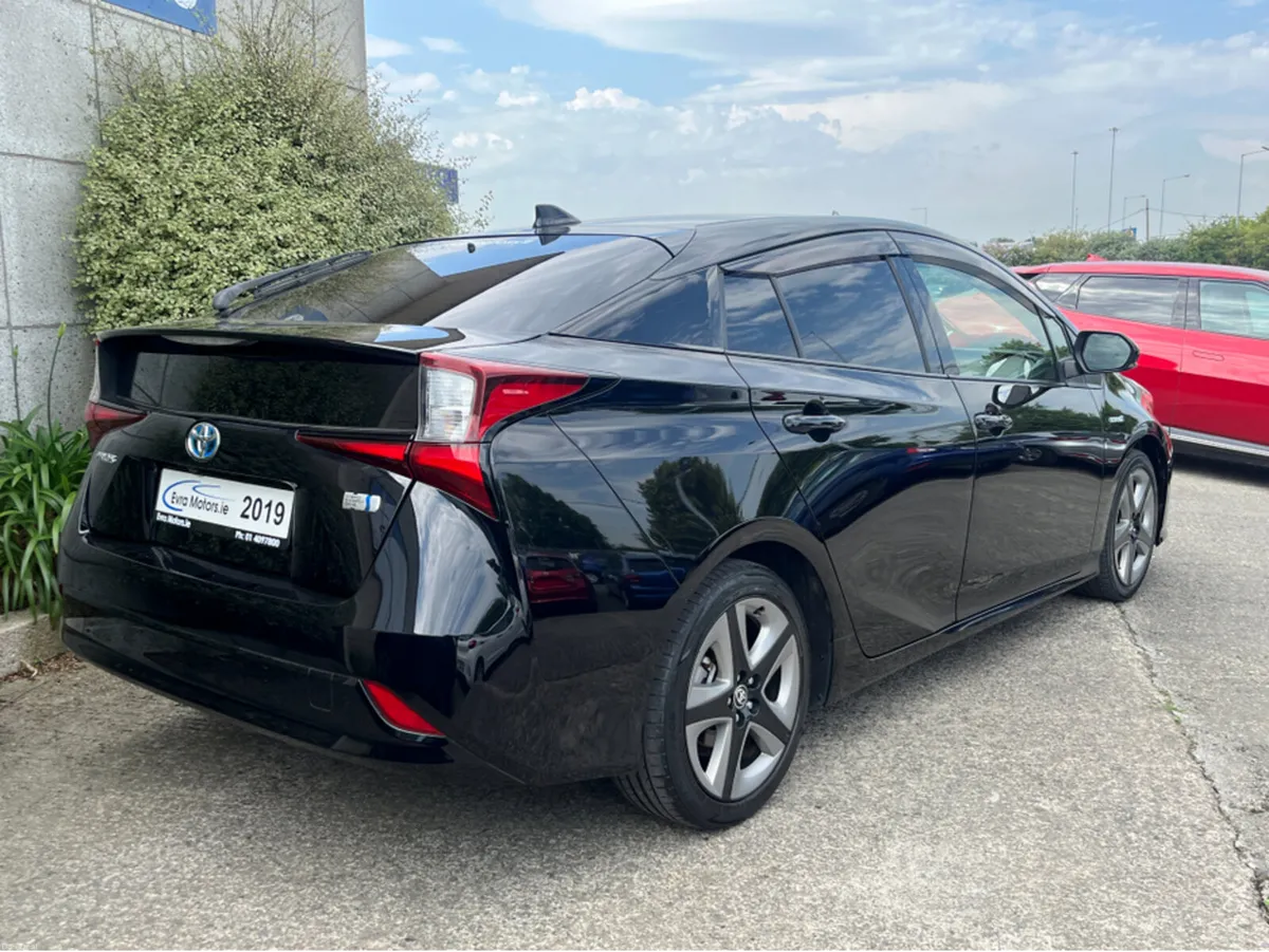 Toyota Prius TOURING SELECTION AUTOMATIC HYBIRD 1. - Image 4