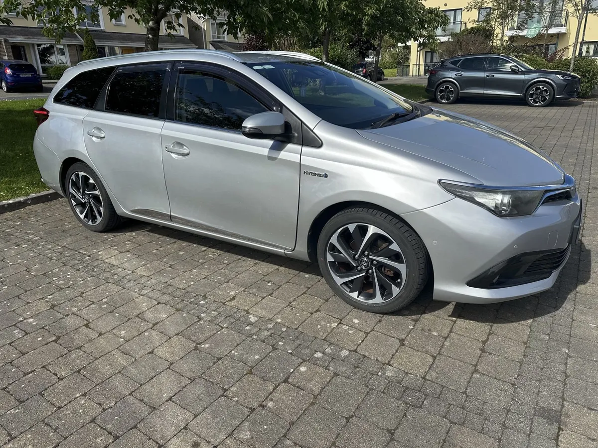 Toyota Auris 2017 SOL Estate - Image 4