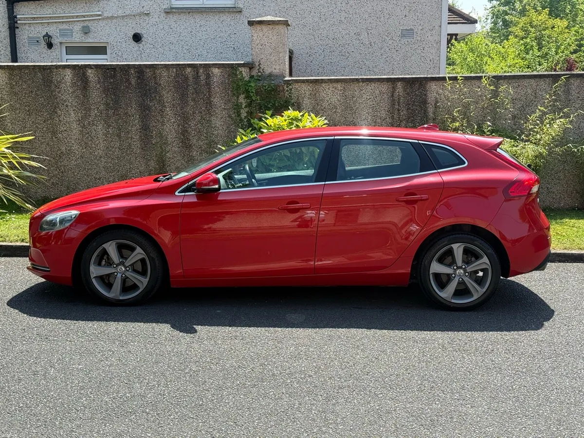 141 Volvo V40 R-Design Auto NEW NCT - Image 2