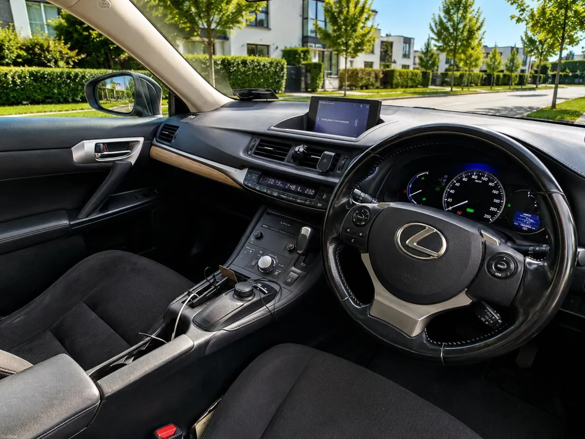 2017 Lexus CT200h Hybrid - Image 4