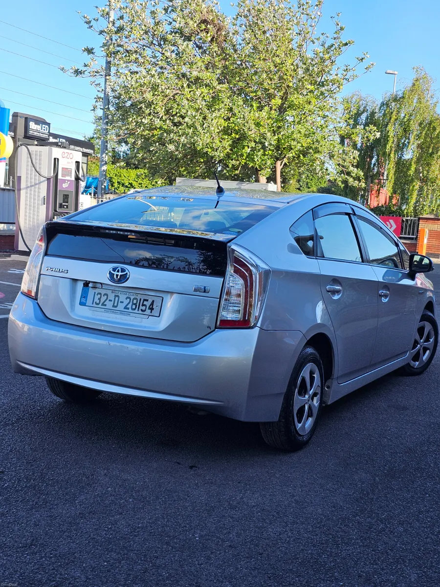 Toyota Prius 2013 Automatic - Image 2