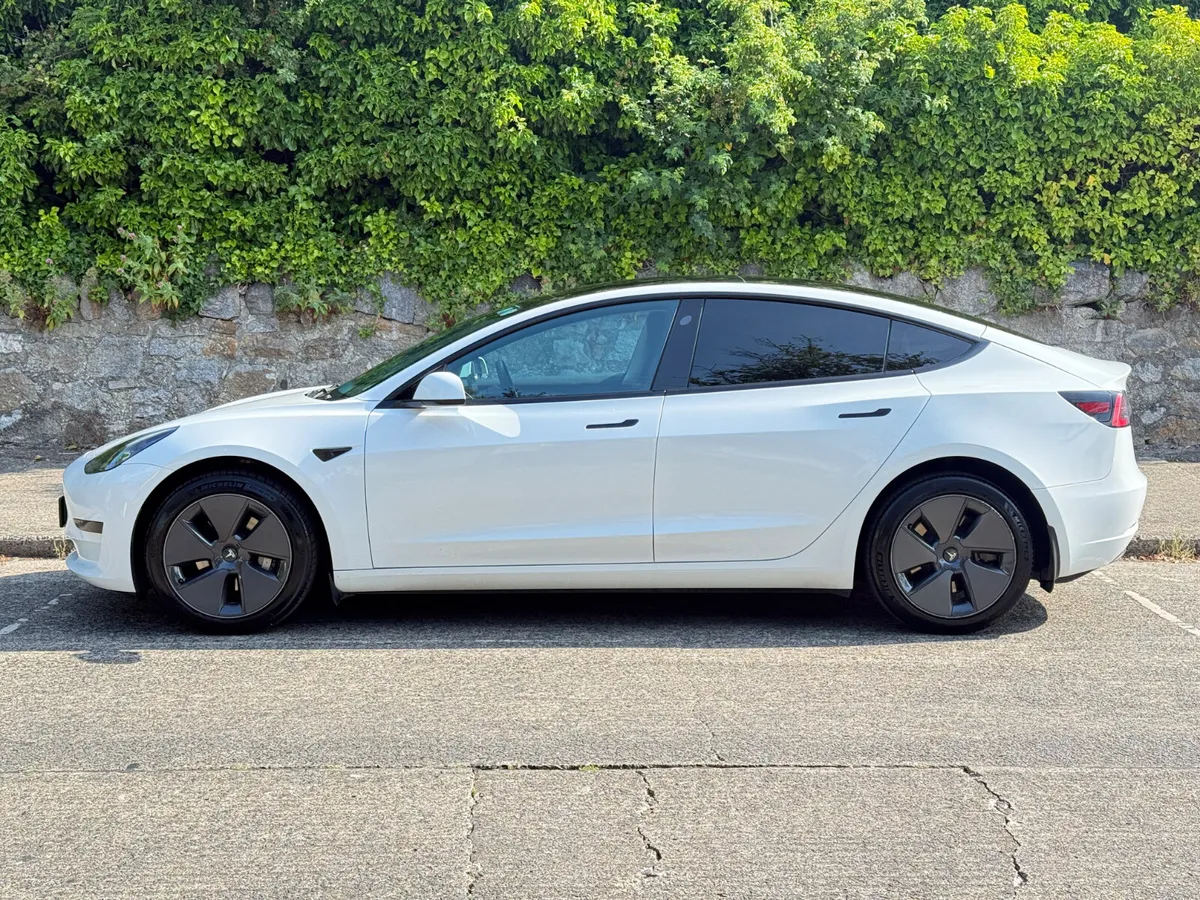 TESLA MODEL 3 2023 RWD 400KM + RANGE - Image 2