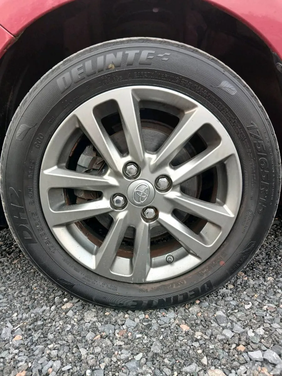 Toyota yaris luna - Image 6