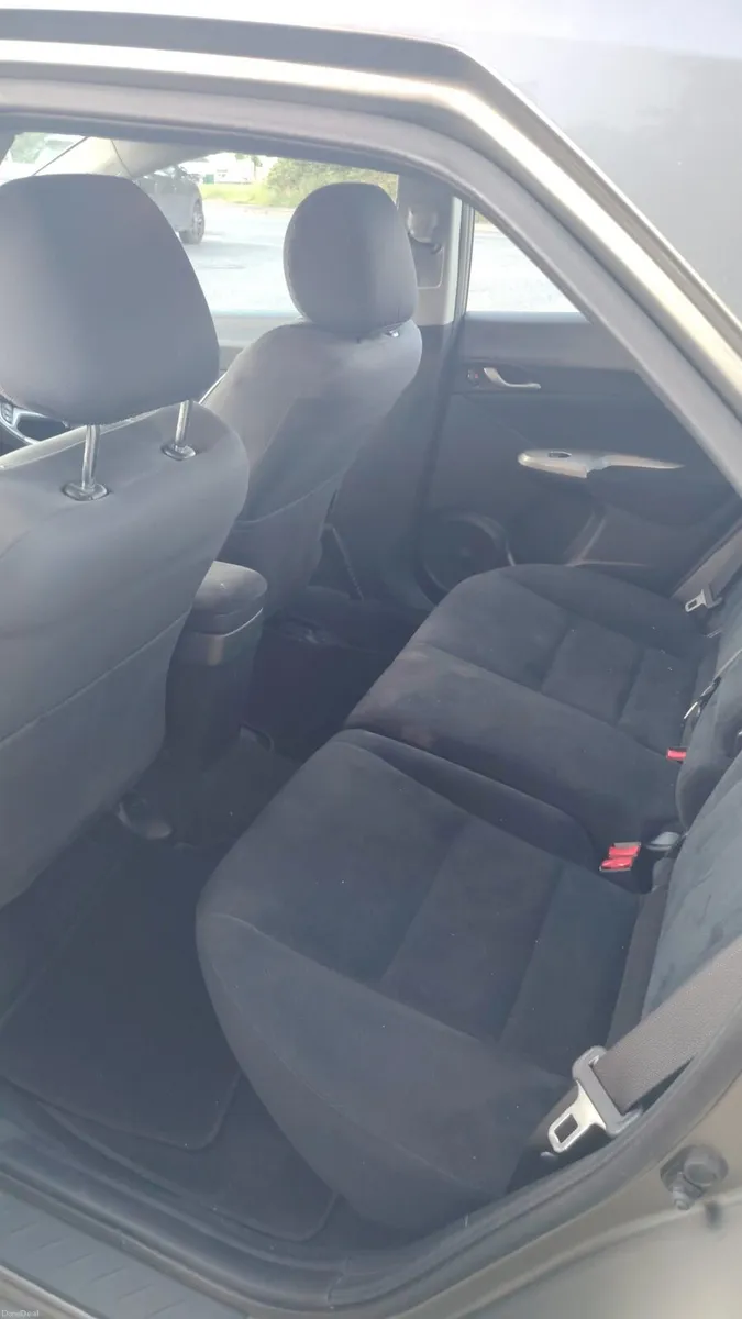 08 Honda Civic - Image 4