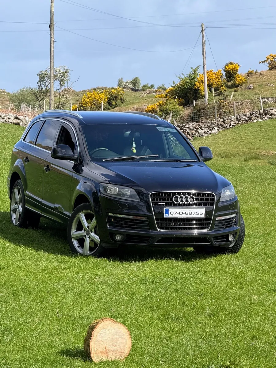 Audi Q7 - Image 1