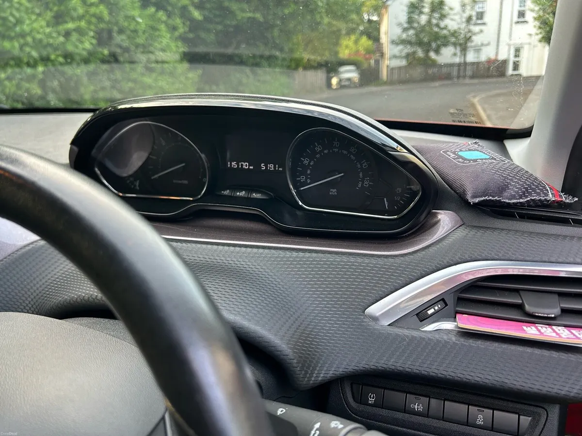 Peugeot 2008 - Image 6