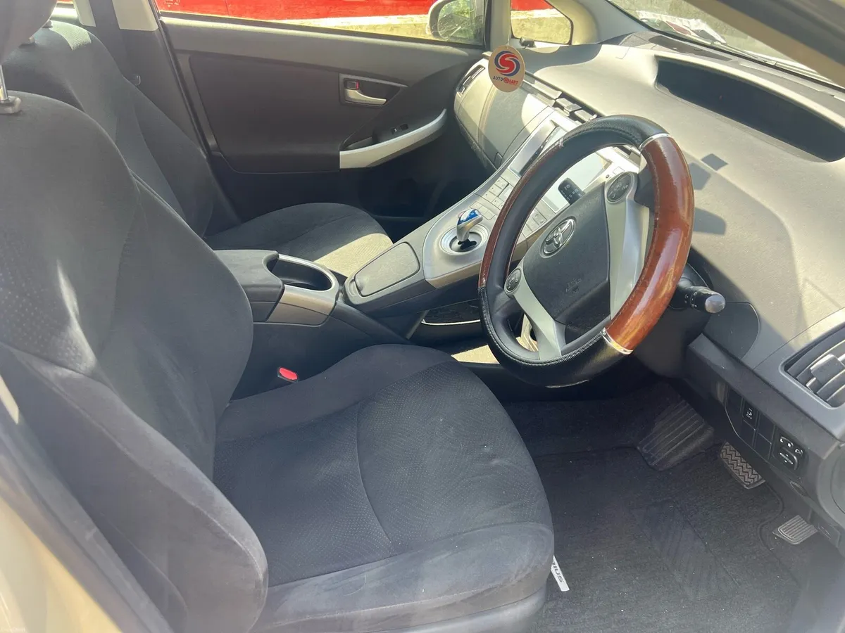 Toyota Prius - Image 6