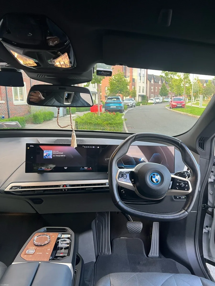 BMW iX xDrive40 Sport 2022 - Image 2
