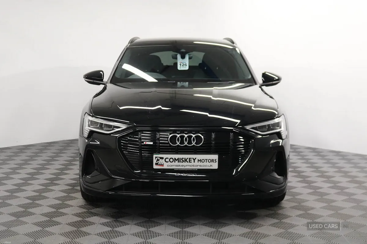 Audi e-tron Black Edition - Image 2