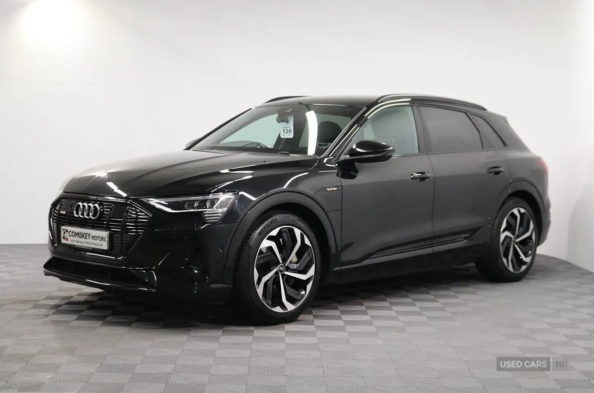 Audi e-tron Black Edition - Image 3