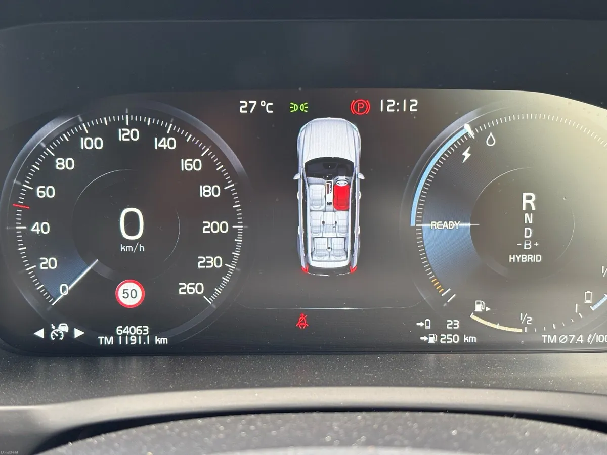 2021 Volvo XC90 R‑Design T8 Recharge - Image 2