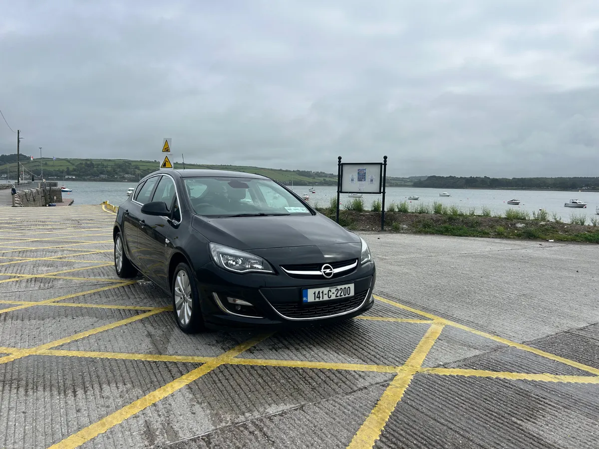 Opel Astra 2014 - Image 2