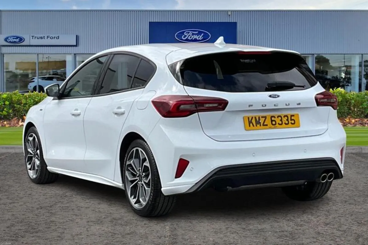 Ford Focus 1.0T EcoBoost MHEV ST-Line X Hatchback - Image 2