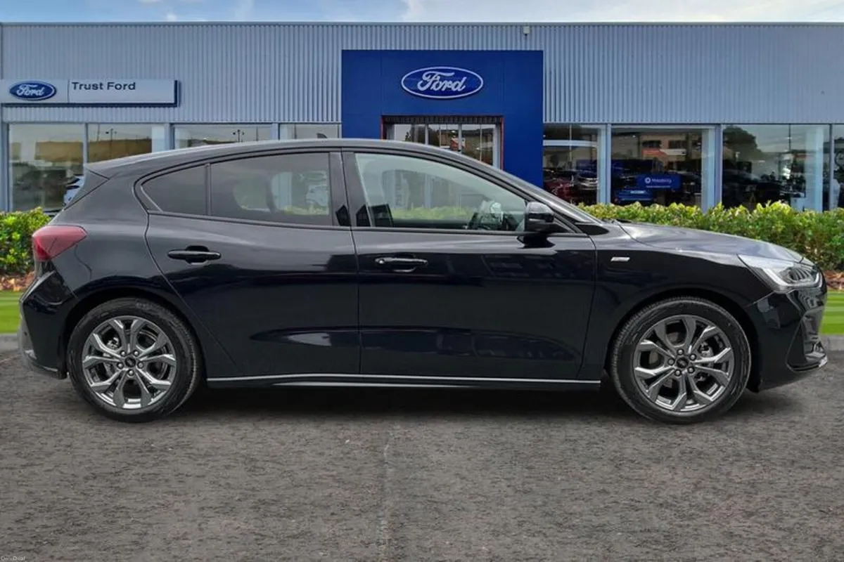 Ford Focus 1.0T EcoBoost MHEV ST-Line Hatchback 5d - Image 3