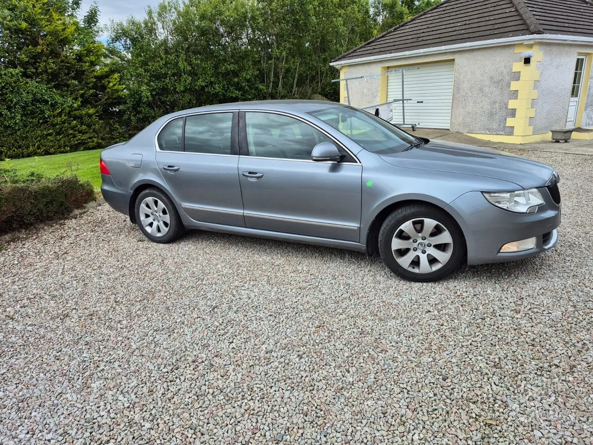 Skoda Superb 2011 - Image 1