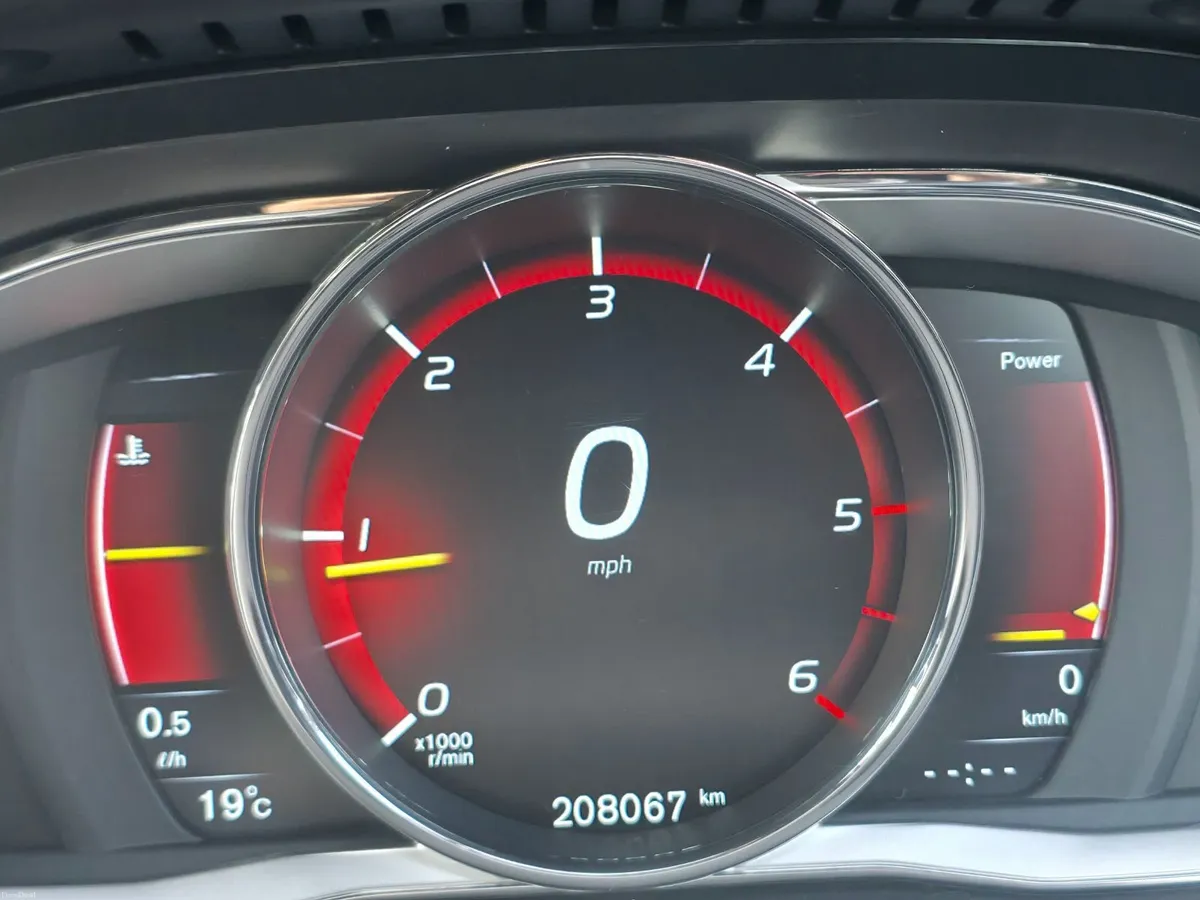 Volvo XC60 D4 R design 181BHP - Image 2