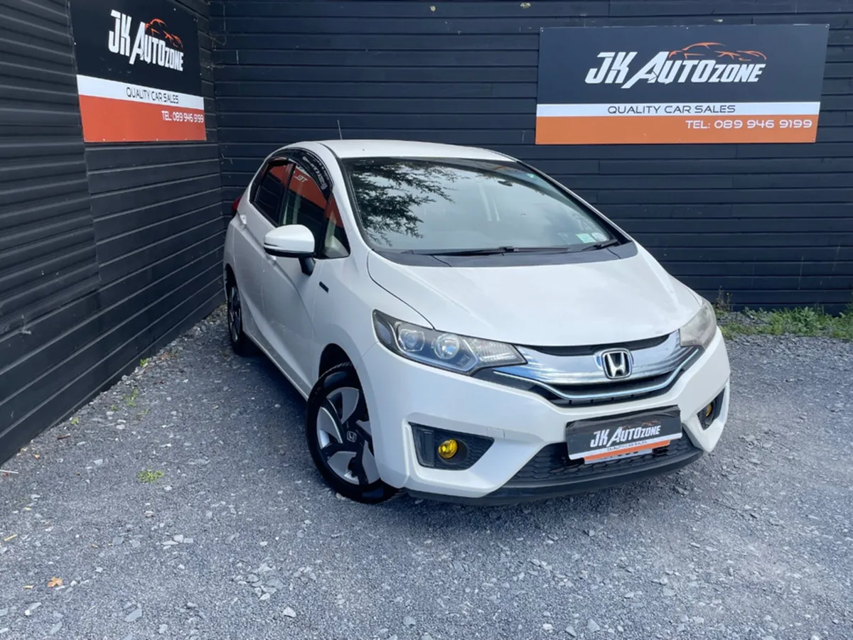 Honda Fit 1.5 HYBRID AUTO - Image 1