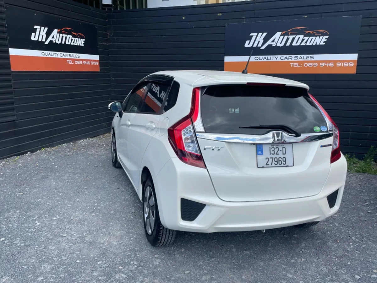 Honda Fit 1.5 HYBRID AUTO - Image 6