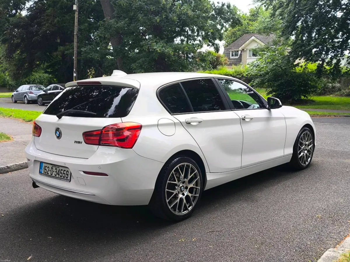 2015 BMW 118i  AUTOMATIC - Image 1