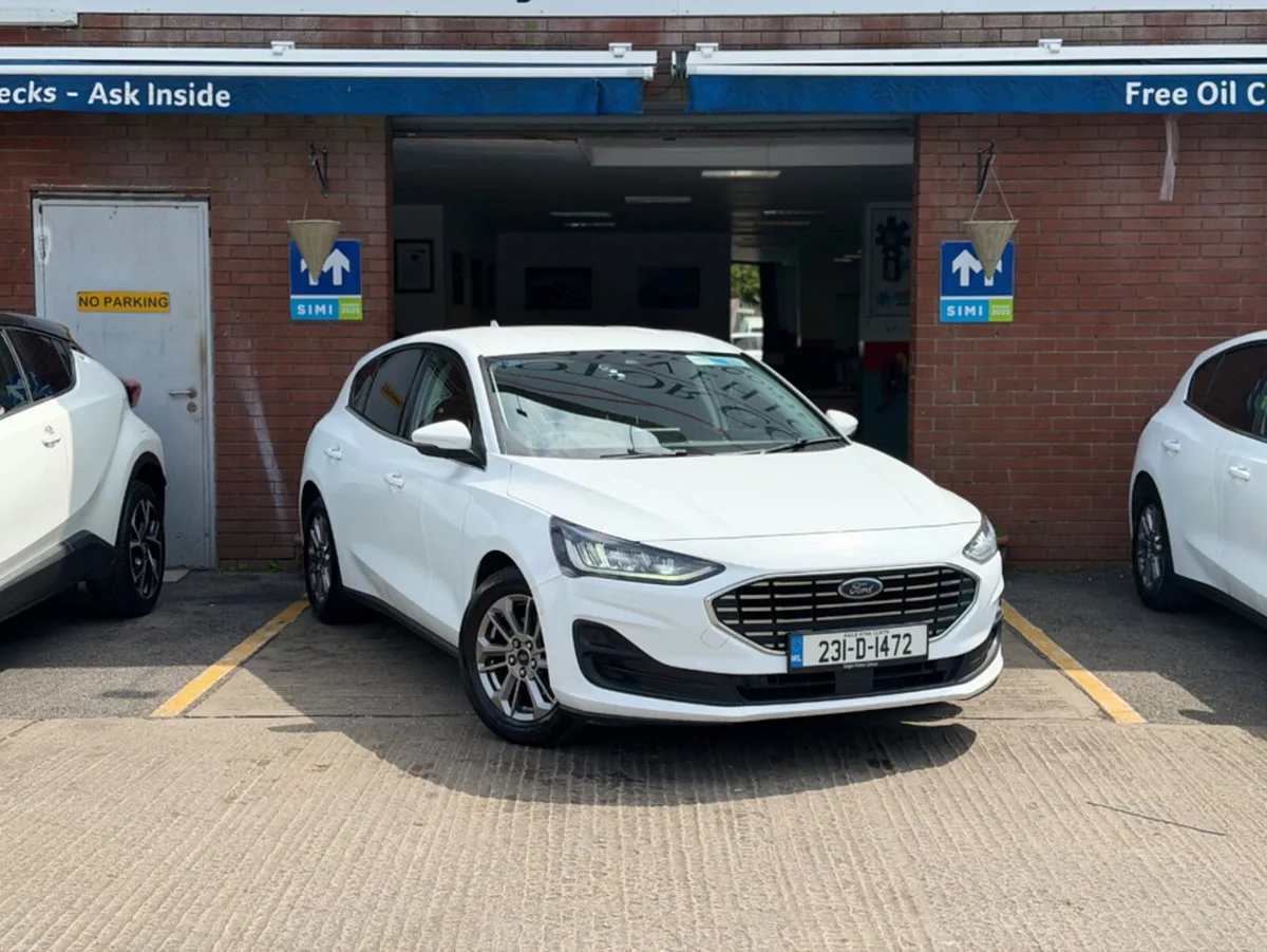 Ford Focus 1.0T TITANIUM 5DR - Image 2