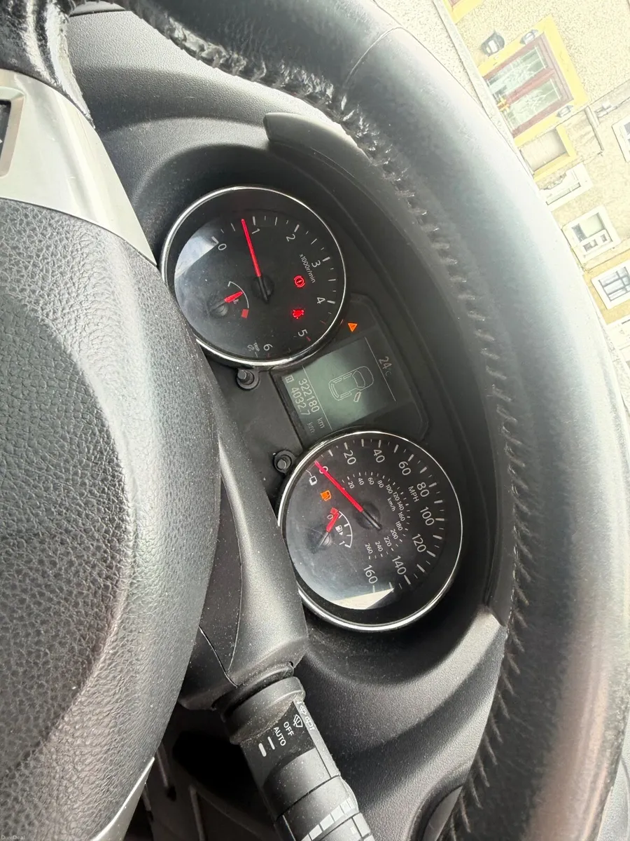 Nissan Qashqai+2 2010 - Image 3