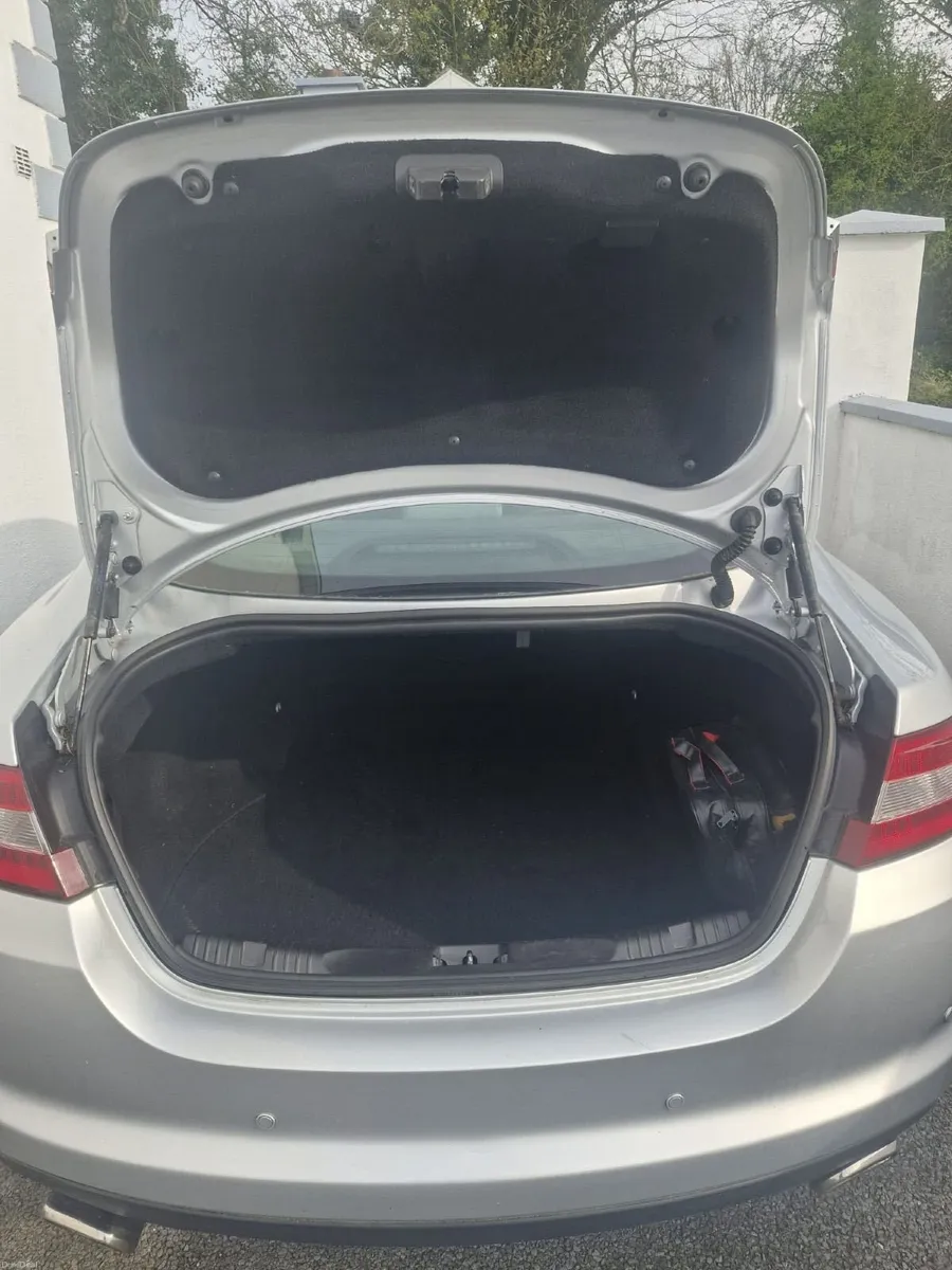 Jaguar XF 2011 - Image 2
