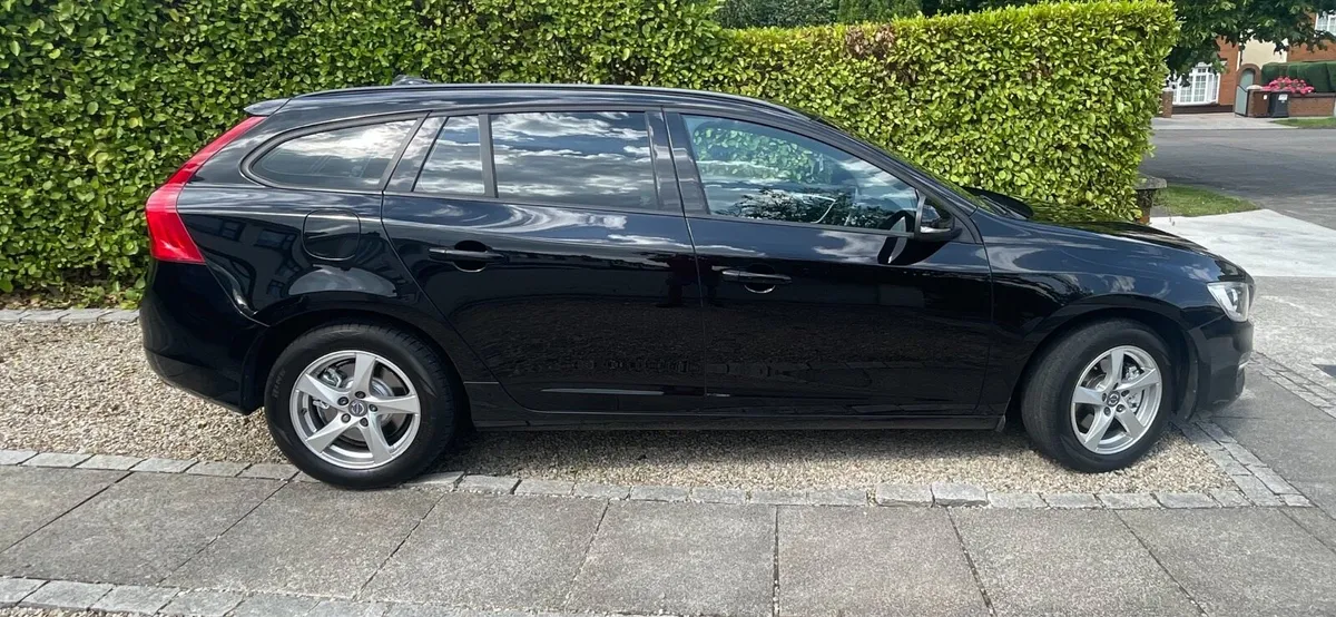 Volvo V60 2.0 d EST - Image 2
