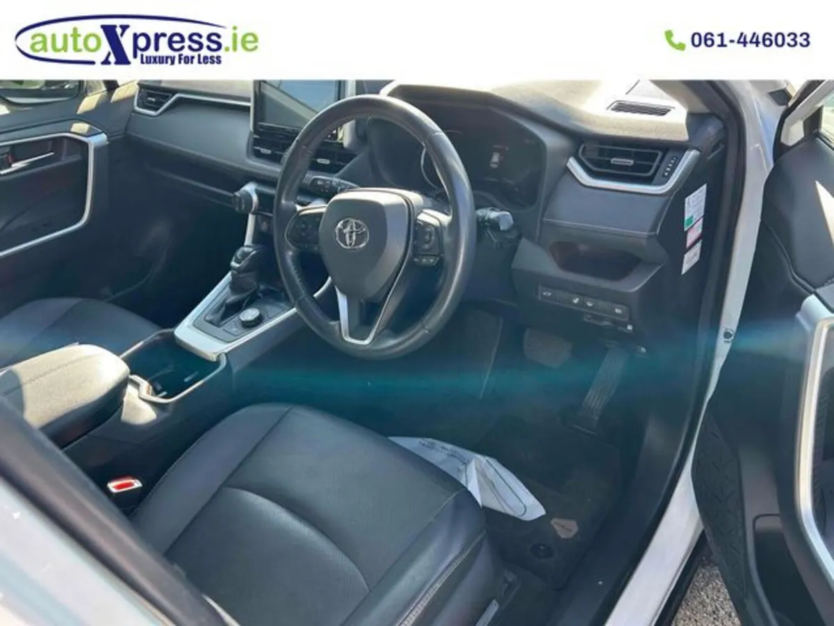 Toyota RAV4 **HIGH SPEC** 4WD HYBRID G, Reversing - Image 2