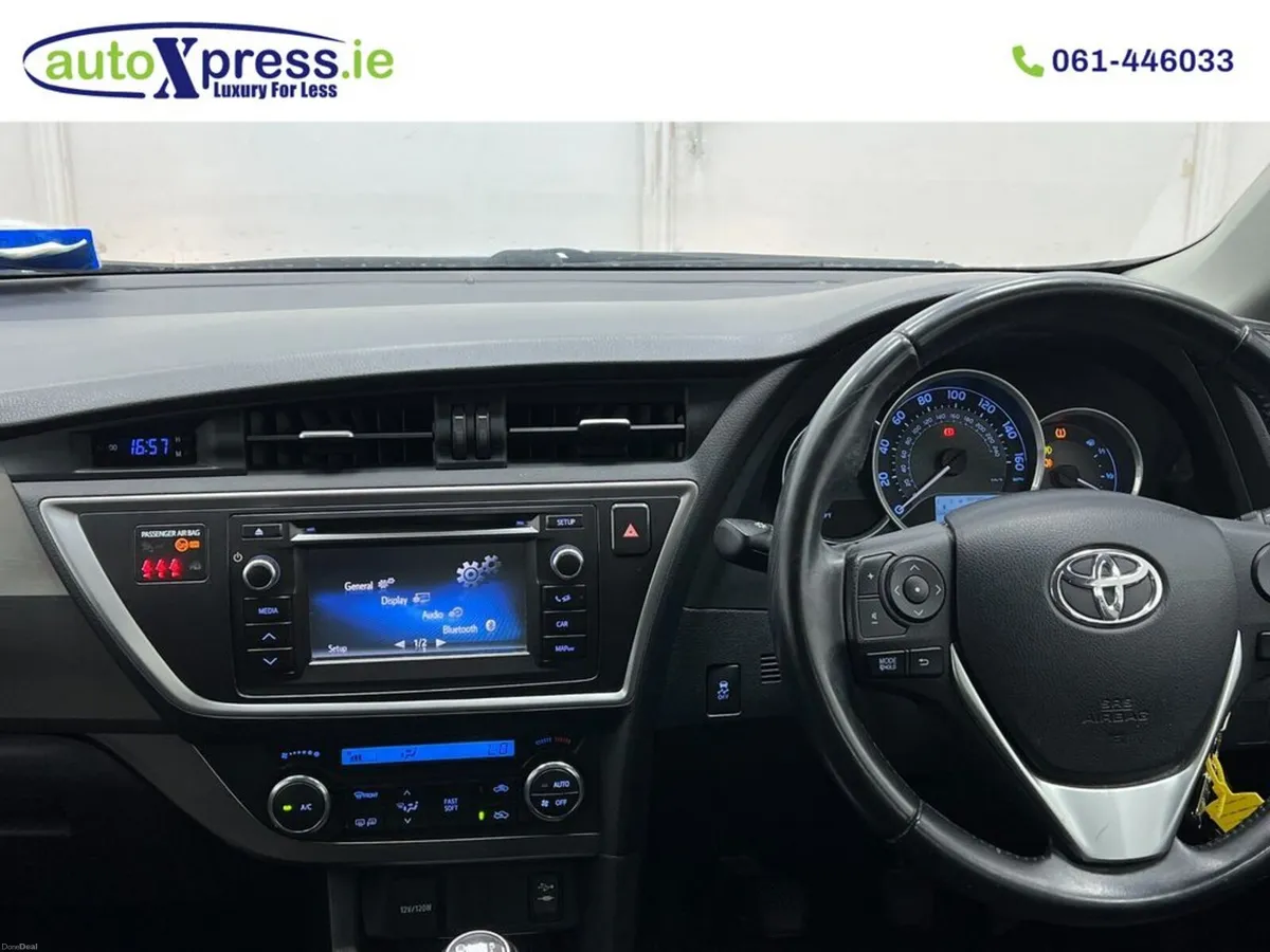 Toyota Auris Dual Tour Sport, Manual, Reversing ca - Image 4
