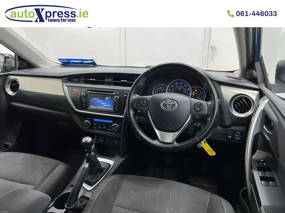 Toyota Auris Dual Tour Sport, Manual, Reversing ca - Image 2