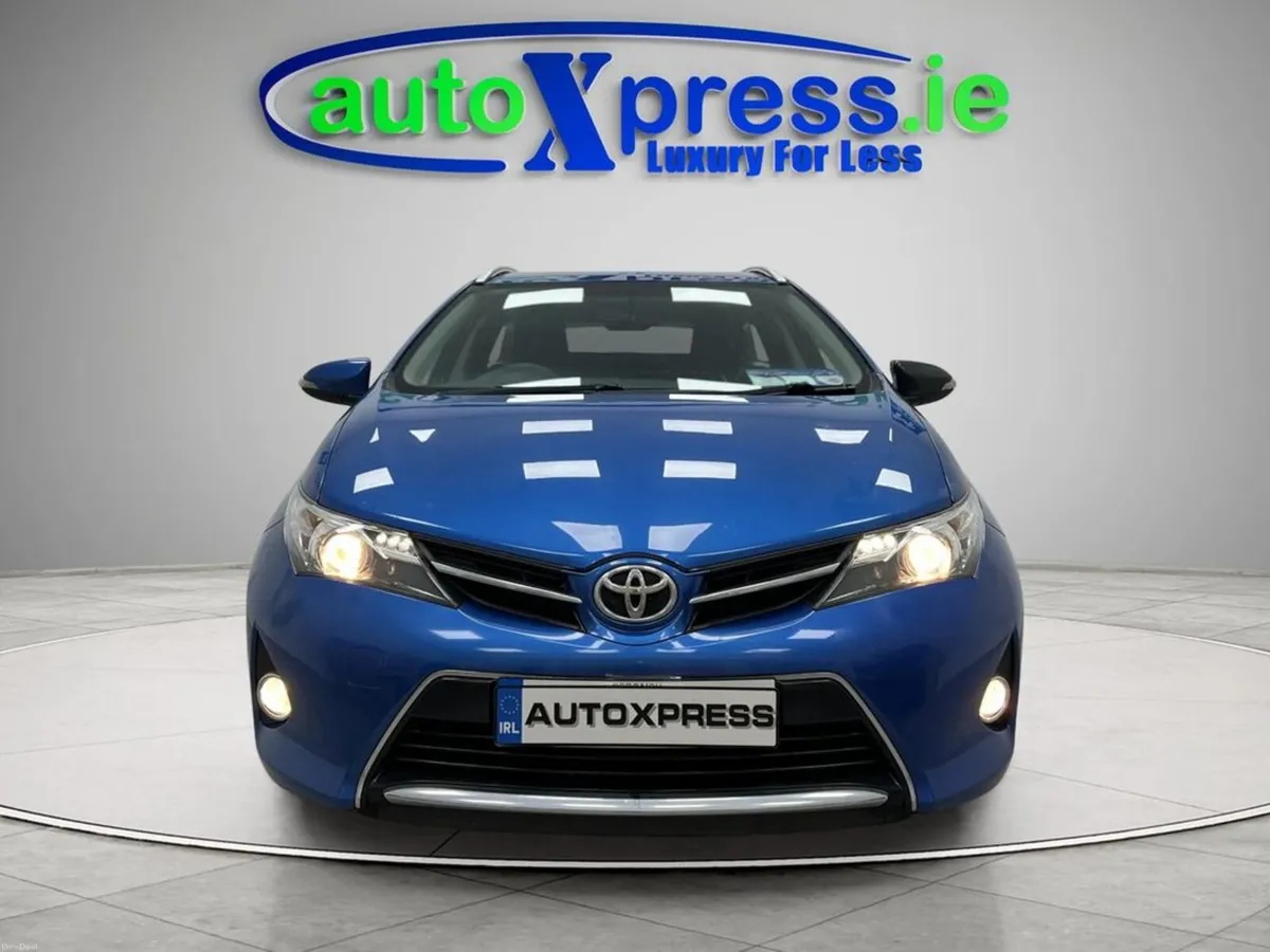 Toyota Auris Dual Tour Sport, Manual, Reversing ca - Image 3