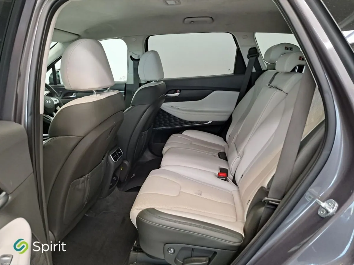 Hyundai Santa Fe 1.6 PHEV 4WD Executive Plus Auto* - Image 5