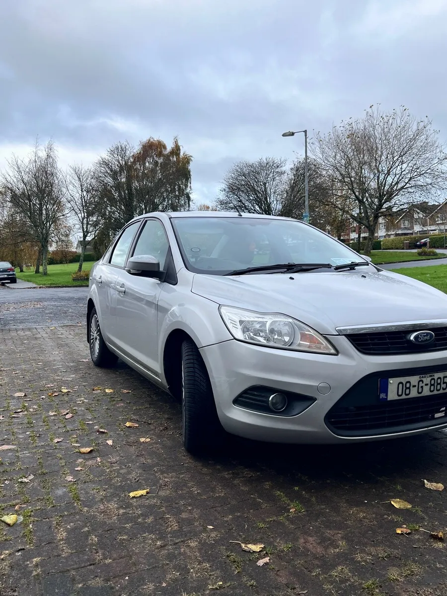 Ford focus sedan. Low mileage - Image 2