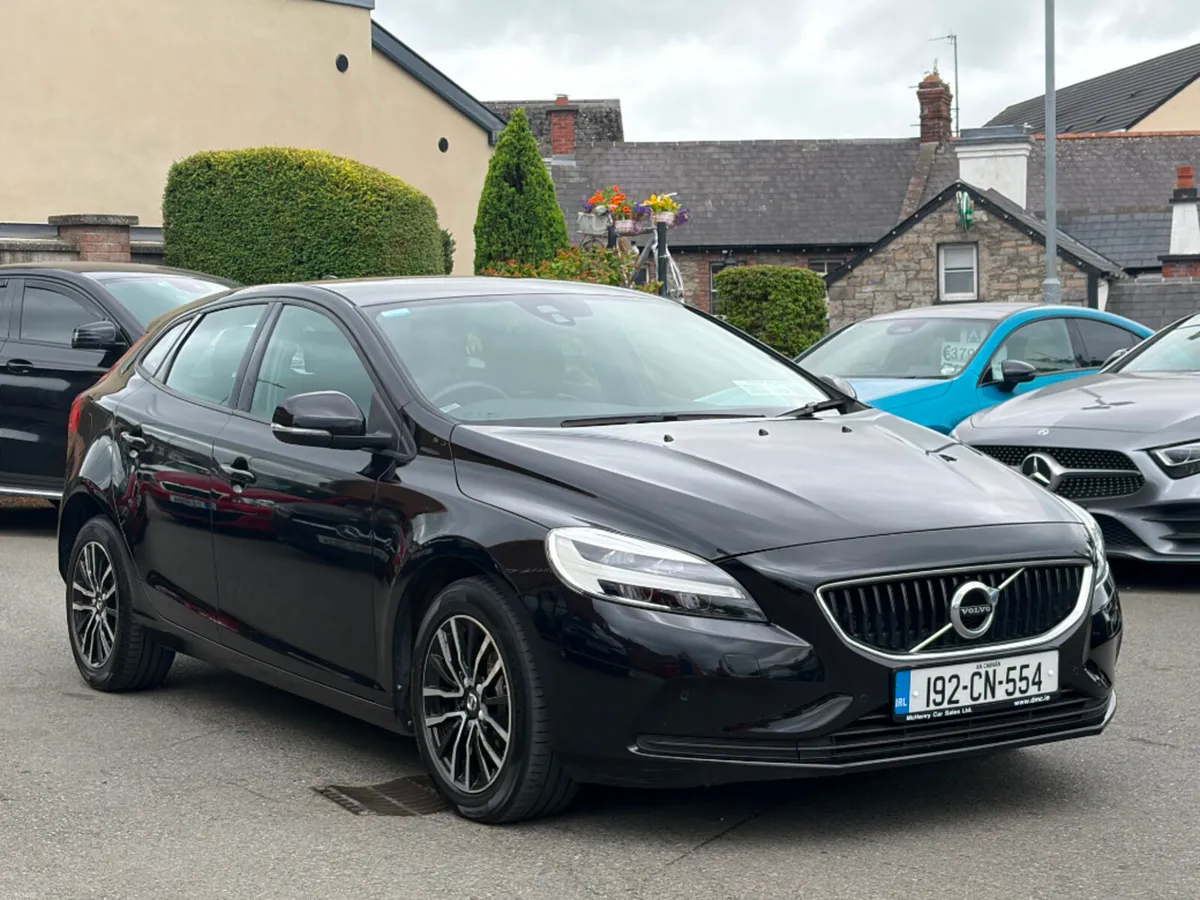 Volvo V40 T2 Momentum 1.5 Petrol 122BHP 5DR - Image 3