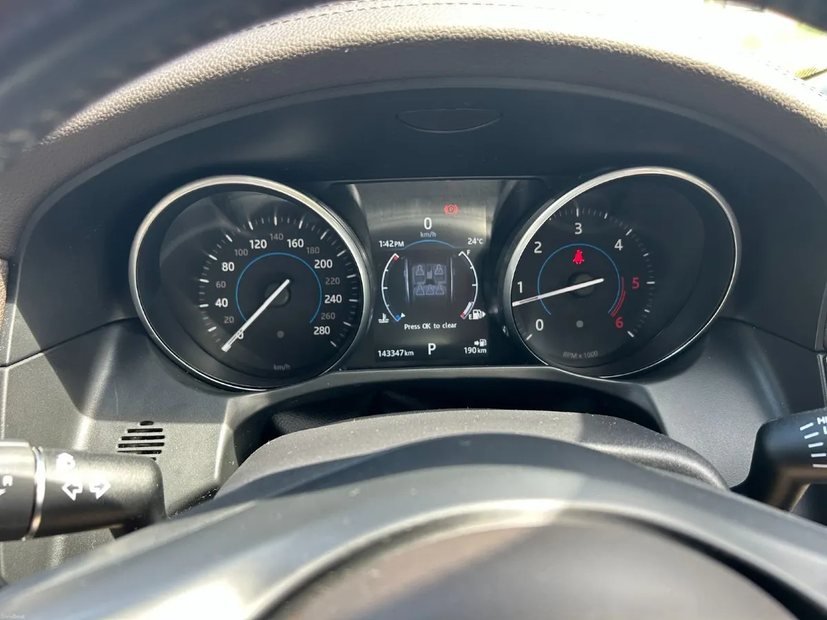 2017 Jaguar XF 2.0D Prestige Eco Auto - Immaculate - Image 6