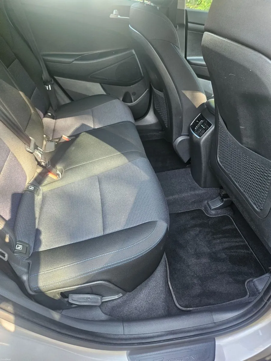 Hyundai Tucson 2018 Executive SE Only 69,700 miles - Image 6