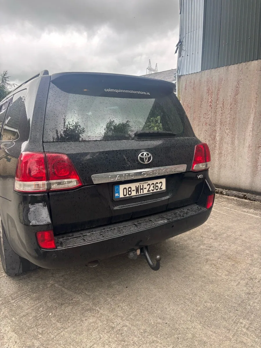 Toyota Landcruiser 200 series - Image 2