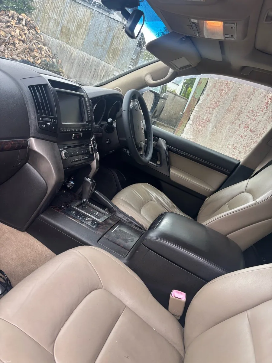 Toyota Landcruiser 200 series - Image 4