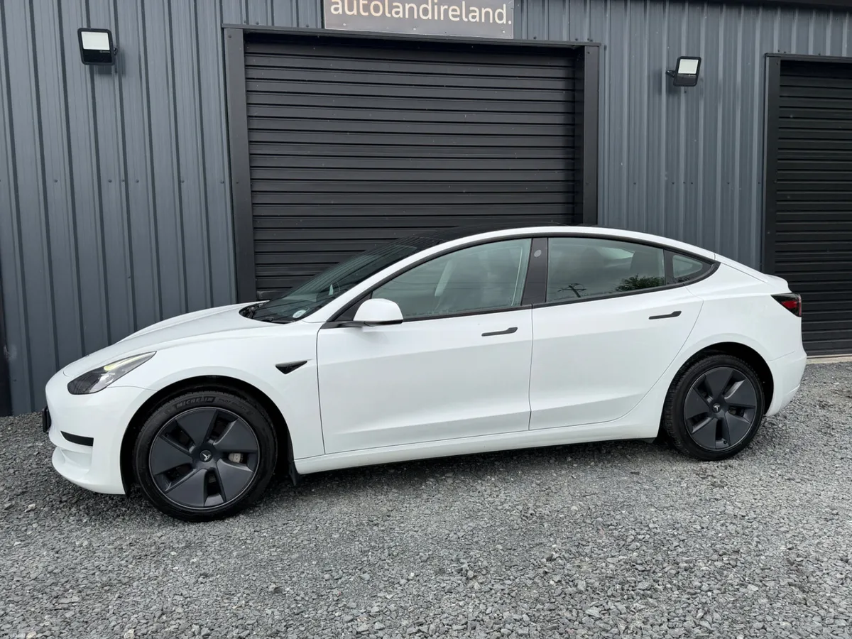 231 Tesla Model 3 RWD - Image 3