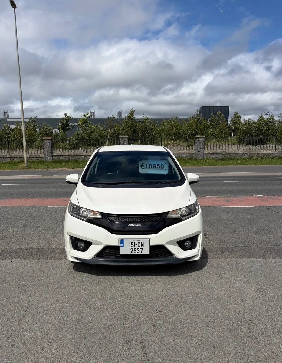2015 Honda Fit (Jazz) 1.5 Hybrid Auto - Image 2